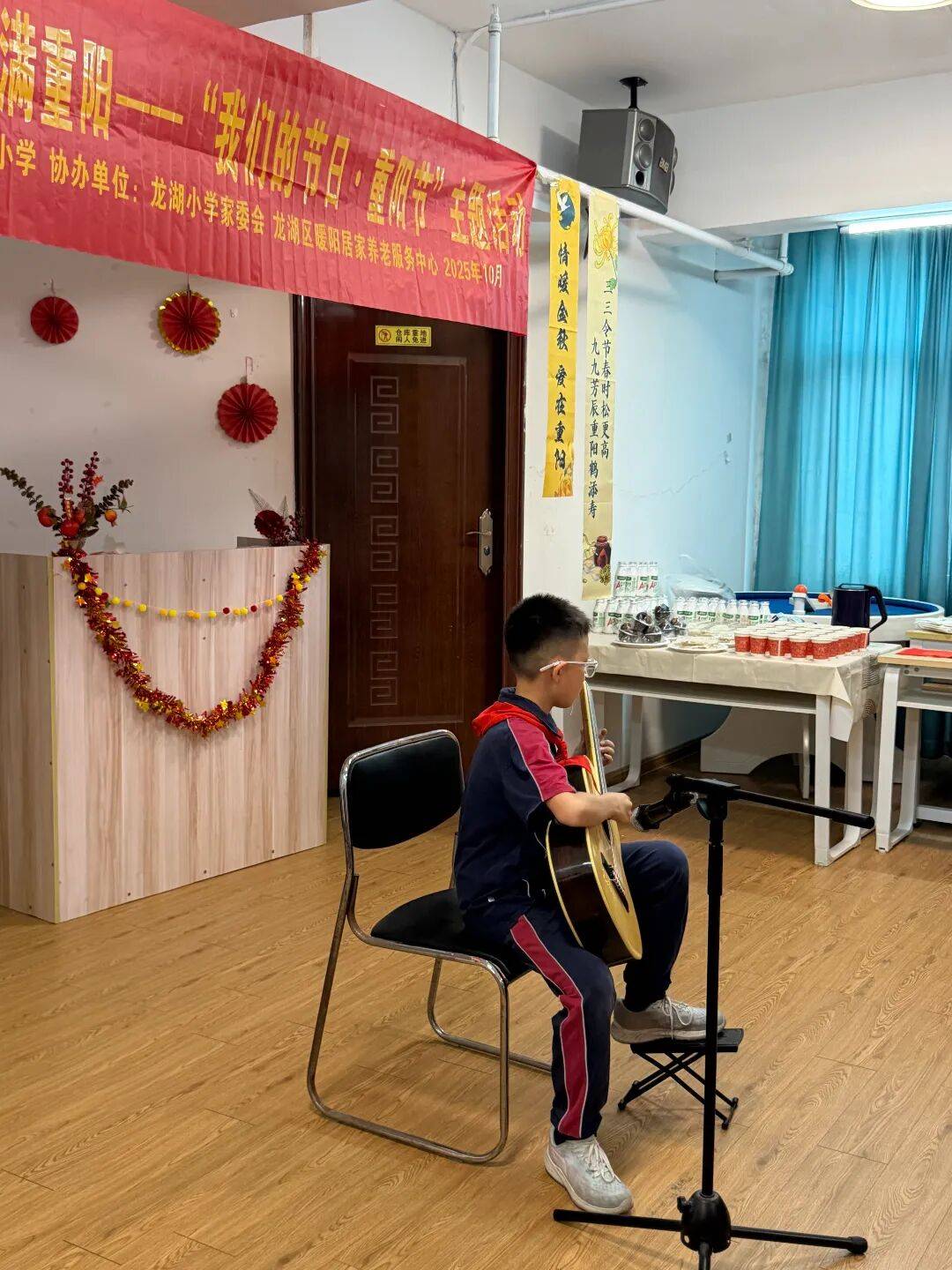 龙湖小学开展"我们的节日·重阳节"主题活动