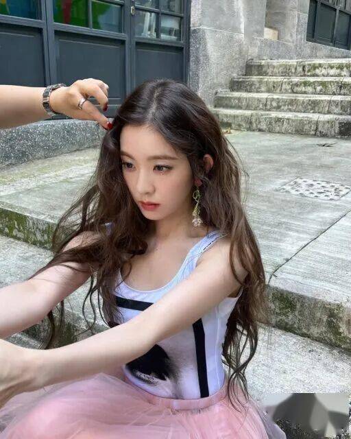 知名女团爱豆“个子小巧”引热议:宛若精灵下凡,可爱度爆表 插图 知名女团爱豆“个子小巧”引热议:宛若精灵下凡,可爱度爆表 插图