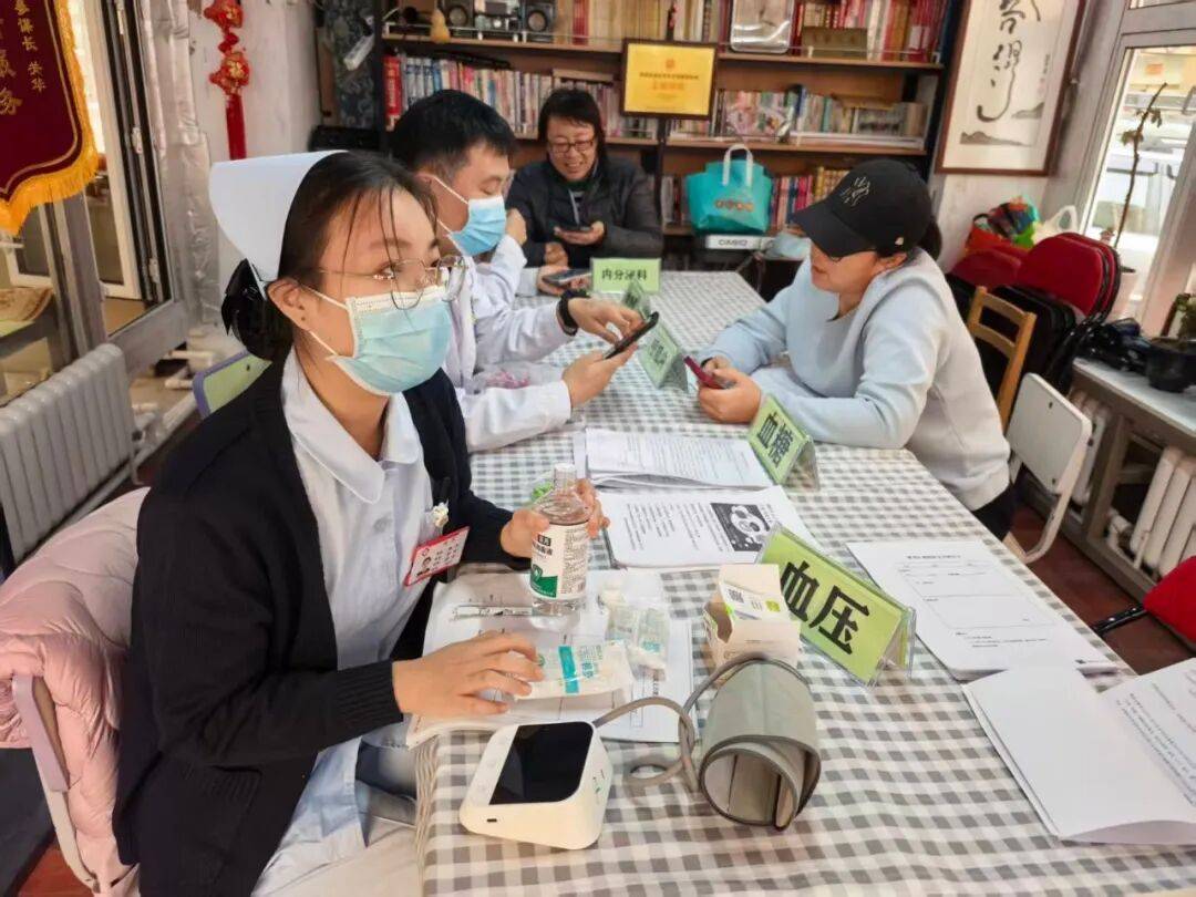 包含積水潭醫(yī)院幫忙掛號(hào)陪同看病老人體檢全程引導(dǎo)，安穩(wěn)完成檢查的詞條