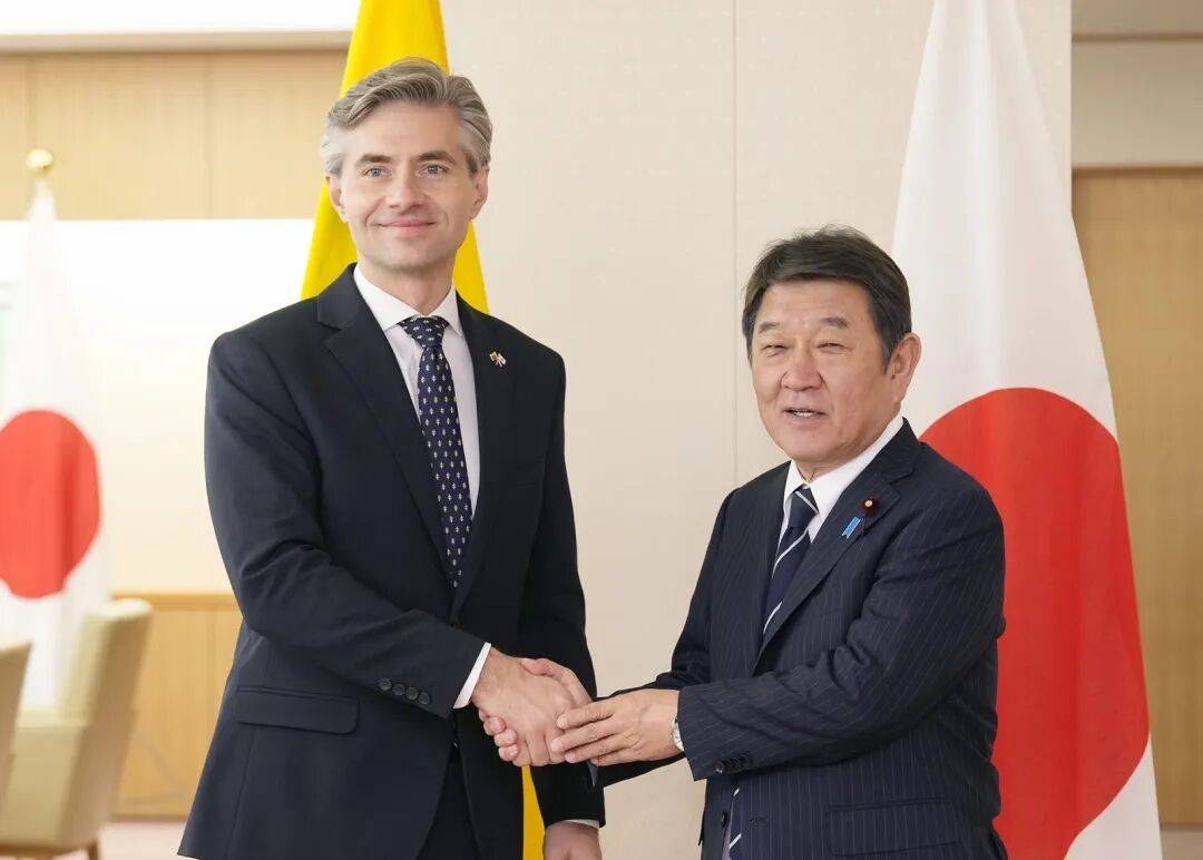 立陶宛外长：日本立陶宛携手，共同抵御东方核大国