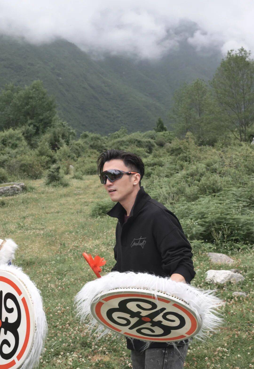 谢霆锋和丁真《寻真之地》今日播出!
