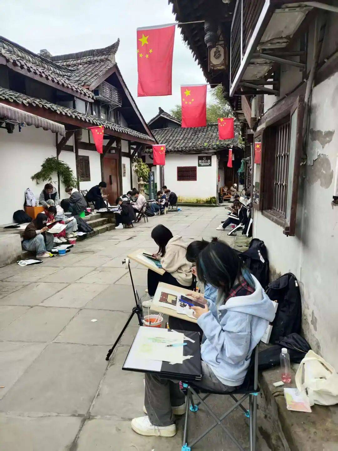 写生的学生图9 曾经用过餐的华光楼码头饭庄图10 古城民宅图11 阆中
