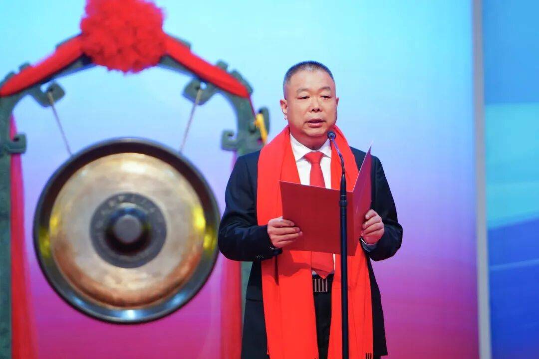 收盘涨超400%!大明电子今日上市