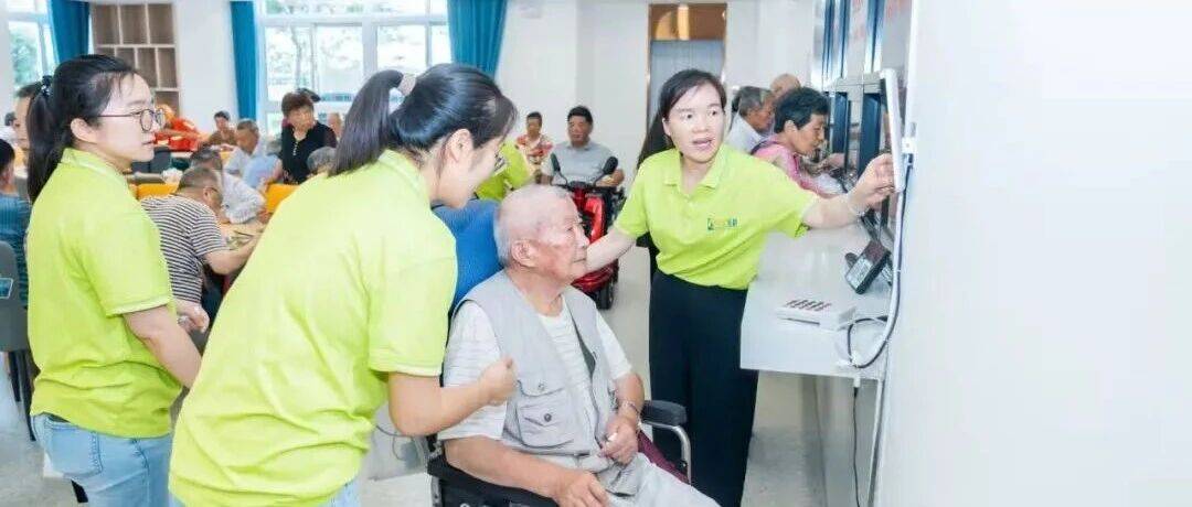 暖心服务点亮银龄生活 多元养老绘就幸福画卷_机构_老年人_长者
