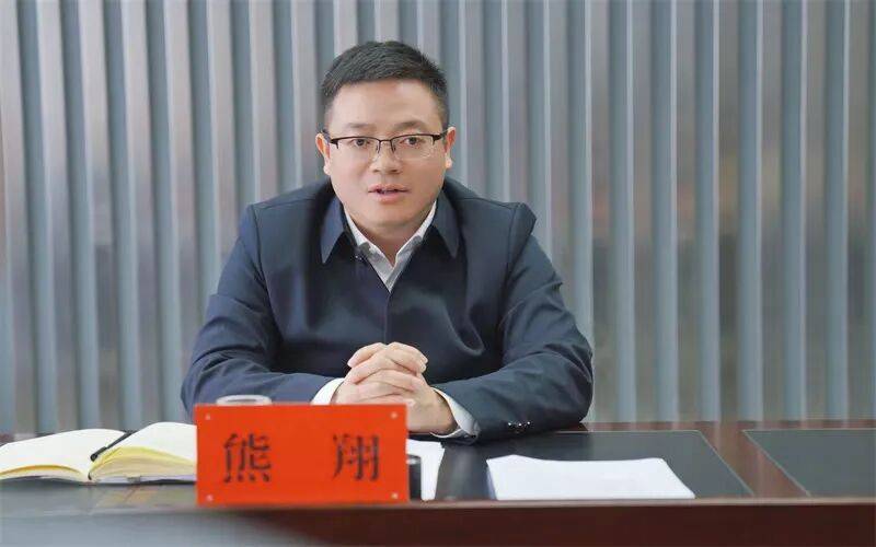 记者节前市委书记熊翔看望慰问新闻工作者