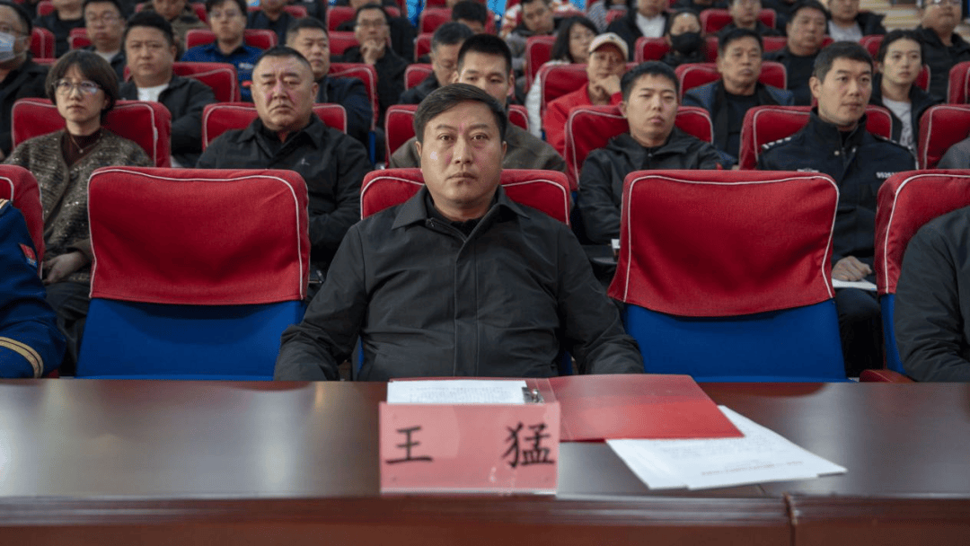 兴城市委常委,常务副市长王猛致辞并宣布消防宣传月启动,市消安