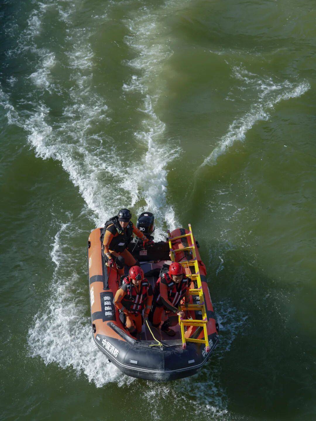 央视《新闻联播》报道云南昭通城市内涝水域救援演练