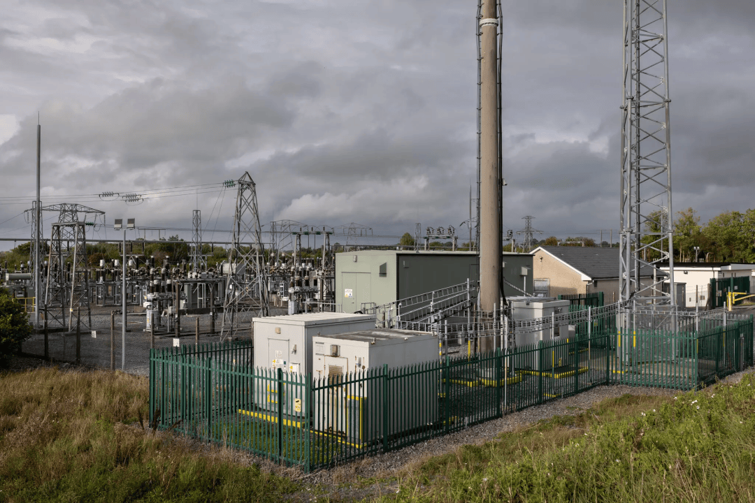 买得到芯片的美国科技巨头，买不到电了。