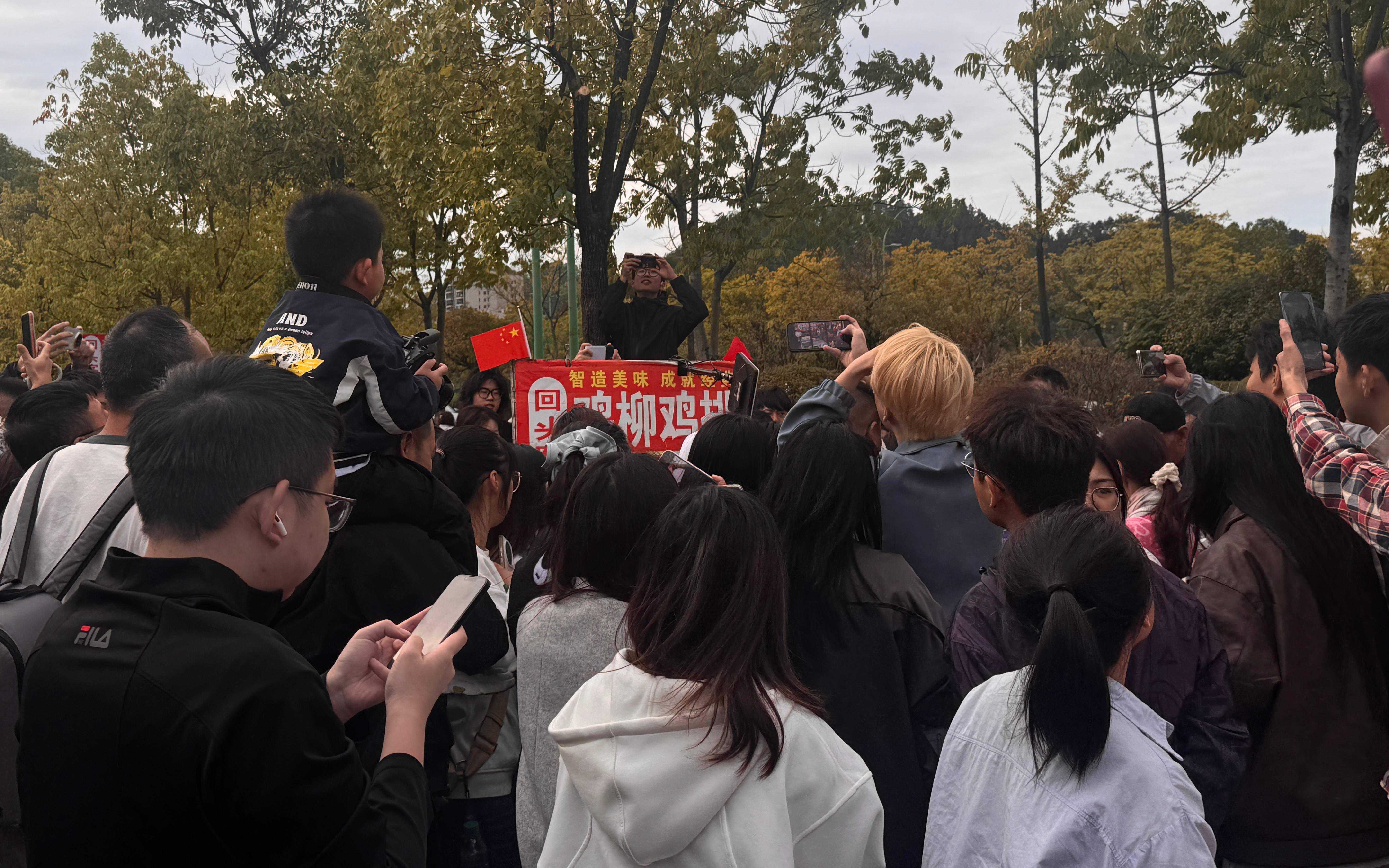 图片[3]-鸡排哥爆火之后 -华闻时空