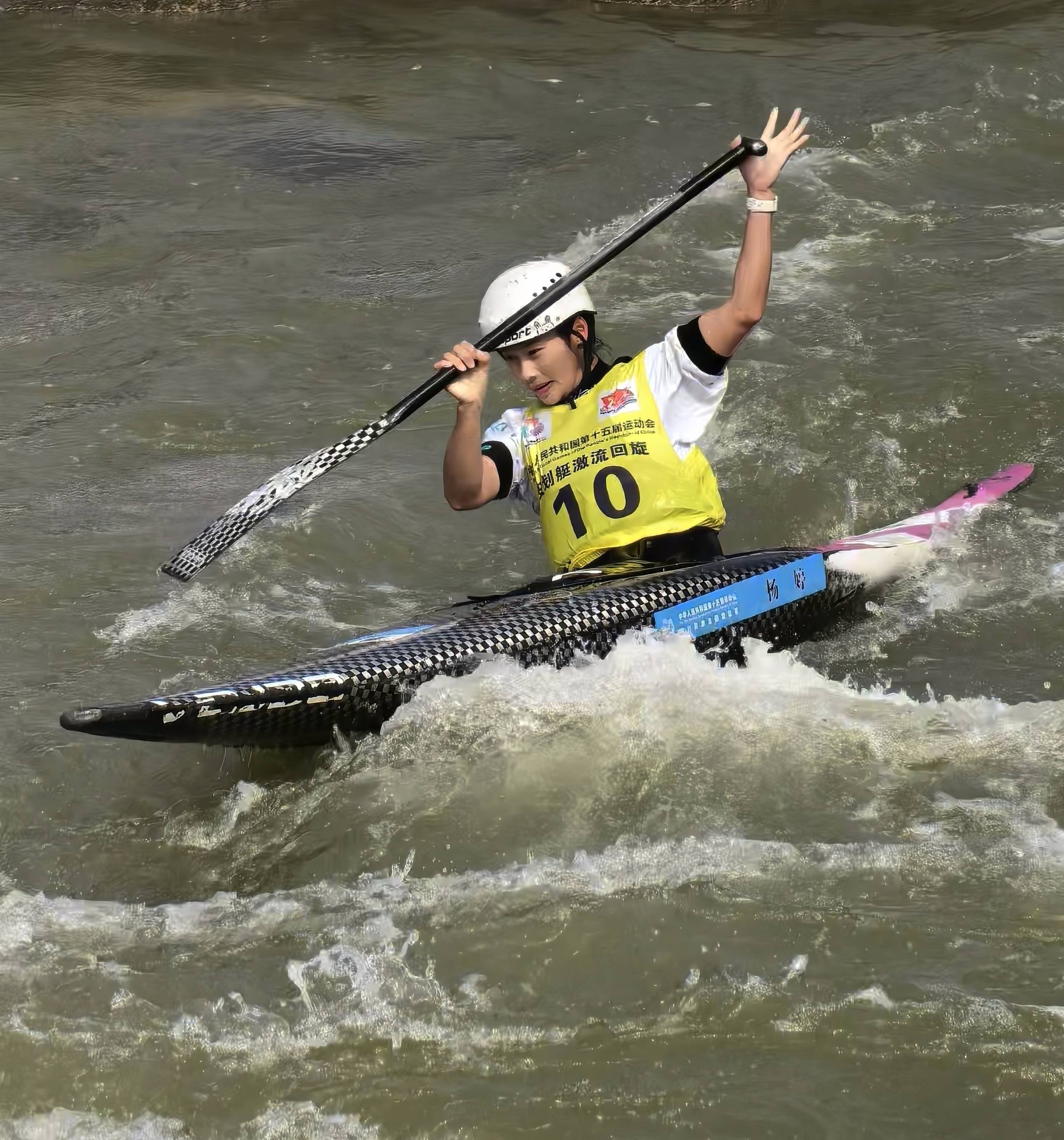 十五运皮划艇激流回旋女子单人滑艇决赛,云南小将杨婷摘银