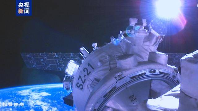 神二十一与空间站组合体成功分离 神二十乘组启程回家