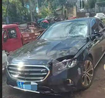 云南百万粉丝网红小英的丈夫被刑拘:酒后肇事逃逸致人重伤(图2)