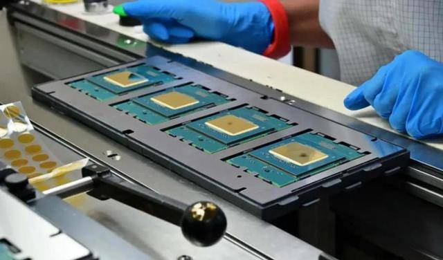 原创             为何俄罗斯不担心芯片、光刻机断供？除了中国，其他国家都不担心