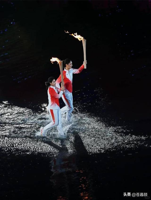 霍震霆没想到,44岁儿媳郭晶晶再次官宣喜讯,让整个阔太圈沉默了