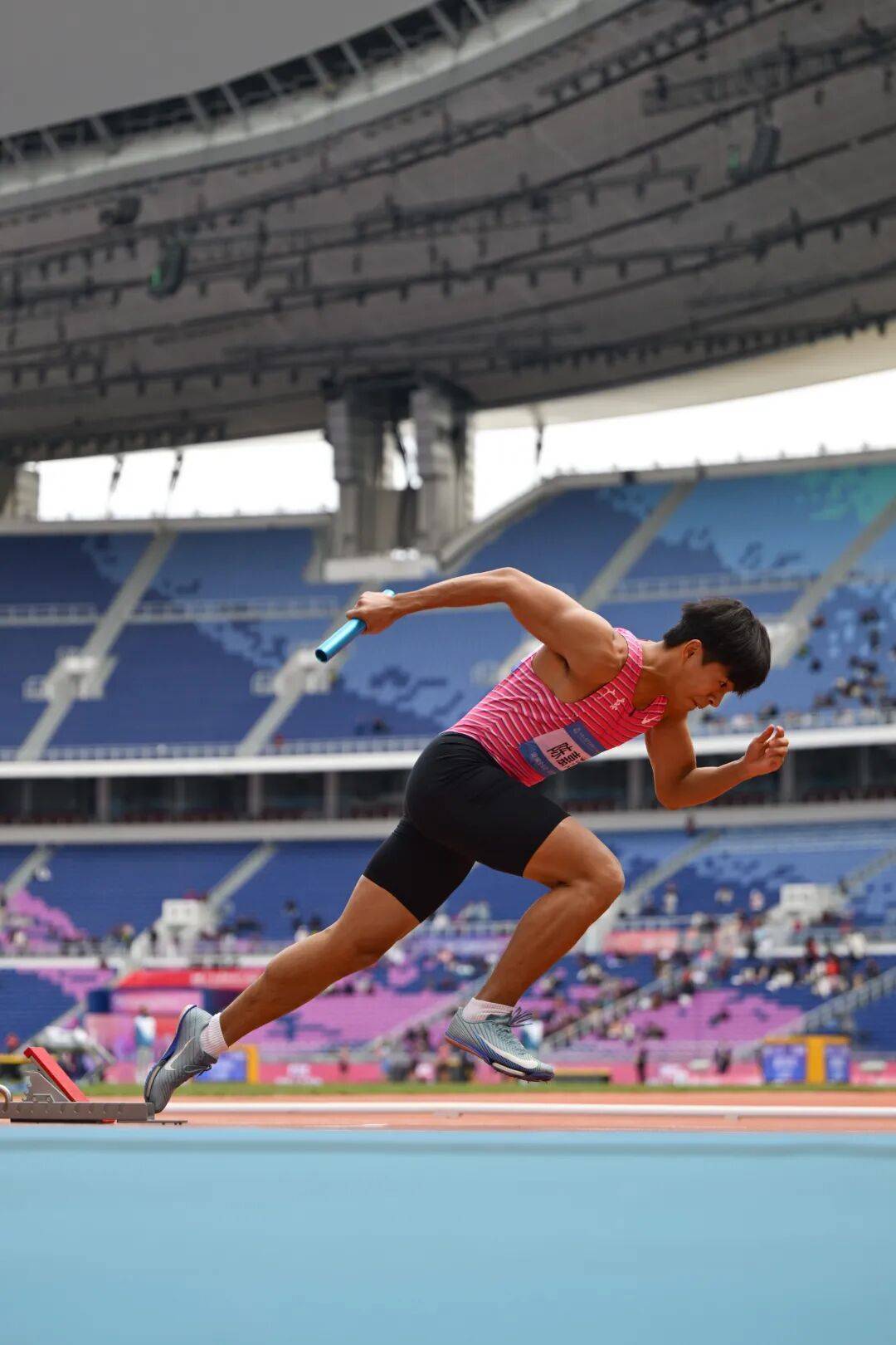 广东队闯进男子4×100米接力决赛苏炳添今晚8时25分上演谢幕战