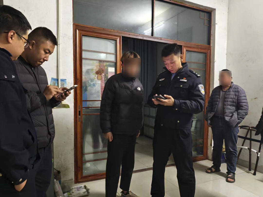 “暴躁”小伙深夜炸街！东昌府交警连逮两人，家长气得现场要打