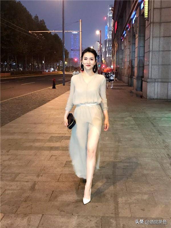 她是上海知名主持,42岁单身沉迷健身,却担忧未来住养老院会被打