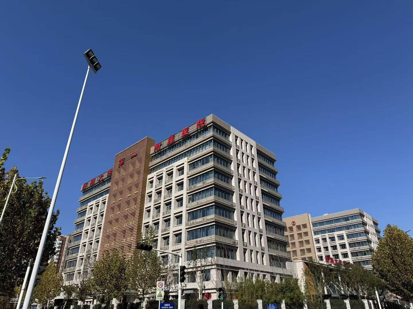 直击“亚洲最大医院”西院区停诊：今后将转向科研 业内人士分析：国内医院不再图“大”，要以研究求“强”