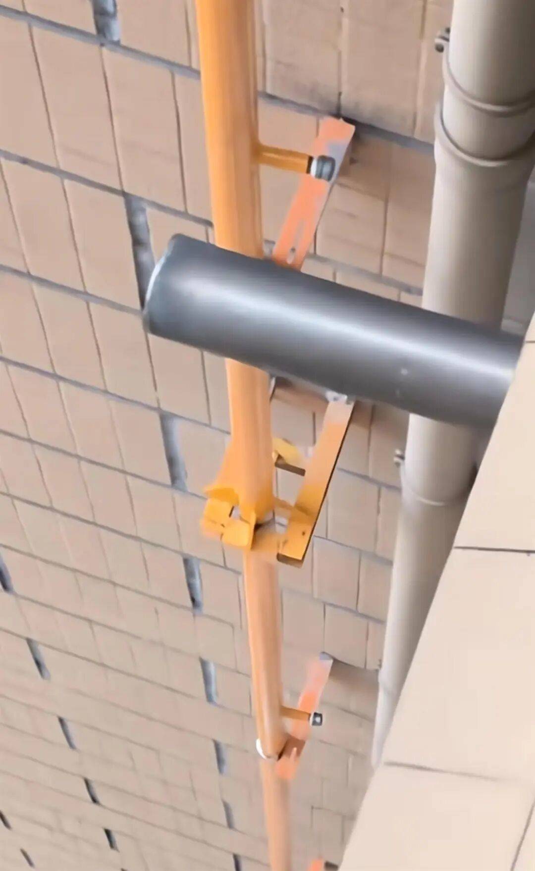 小偷从新装的天然气管道爬上20多层？警方通报