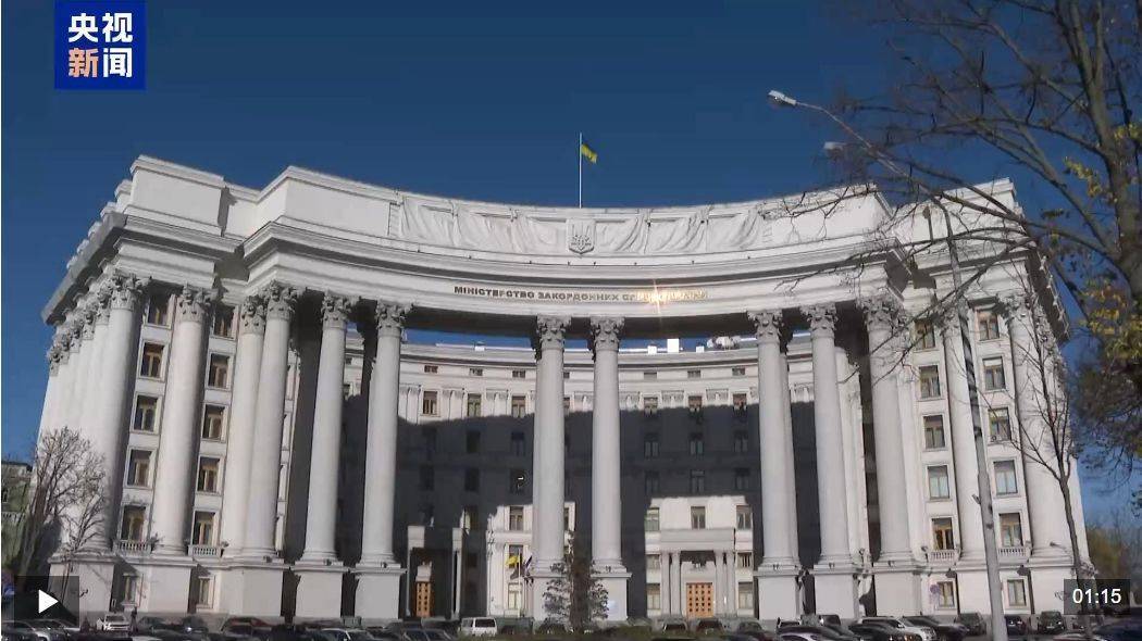 美乌会谈今日举行，泽连斯基面临新挑战：必须满足特朗普条件！欧