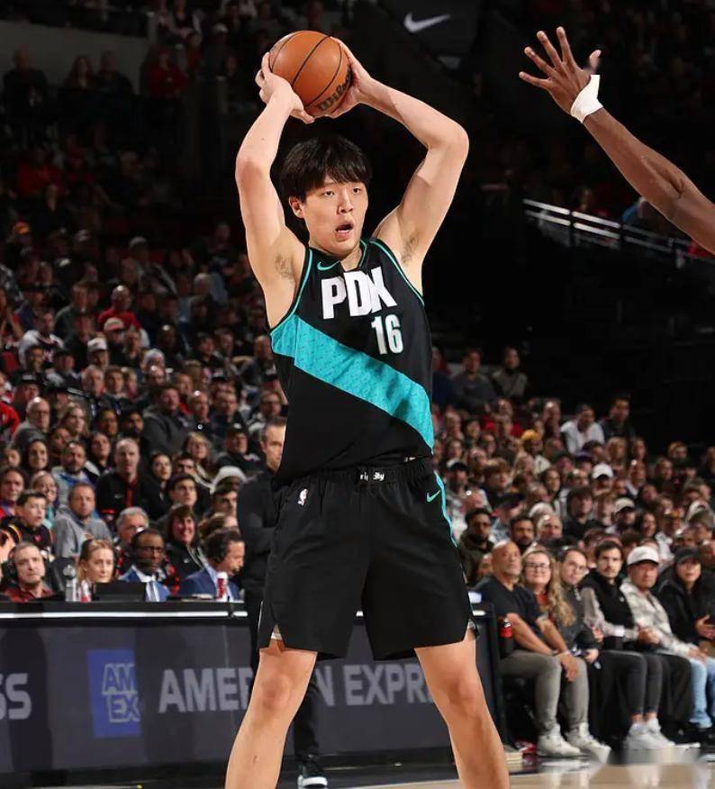 杨瀚森总得分30分超越周琦28分，距离王治郅604分还有3.6个赛季