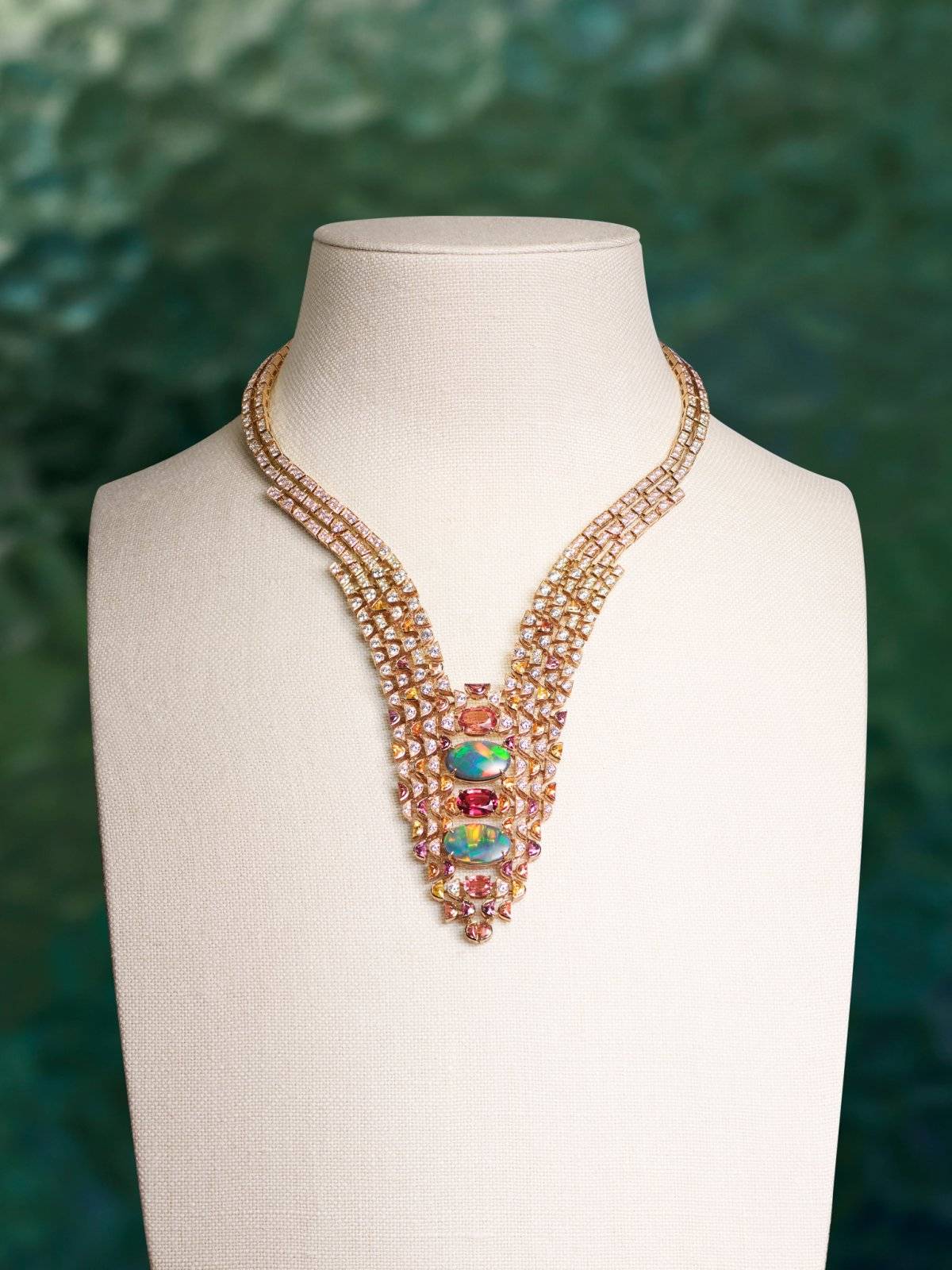 �����Ǹ߼��鱦����ƽ��֮��,��ʫ���µ������з��Ļ��ں�|������������