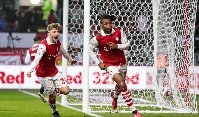 6500万抢疯!11场9球王牌空降?曼联左边路救命稻草来了?