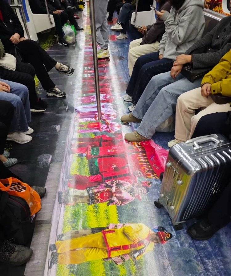宁波地铁回应车厢广告被吐槽“诡异”“阴间”:宣传民俗,或有整改