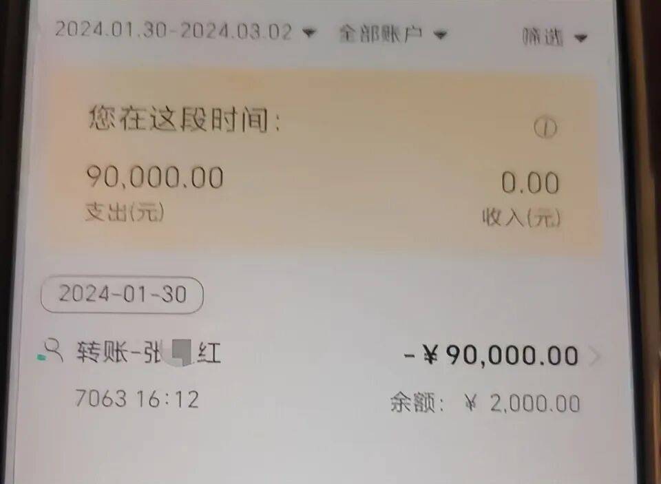 多位村民举报镇政府工作人员倒卖安置房卷走上百万元，当地：系个人行为，涉嫌诈骗已被刑拘，建议村民通过刑事追赃、民事诉讼追损