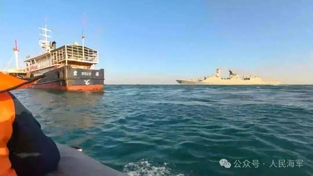 “情况危急，请求军舰援助！”