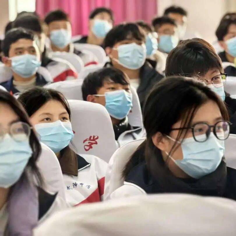 "课"服困难,"疫"起努力:非常时期的校园生活指南