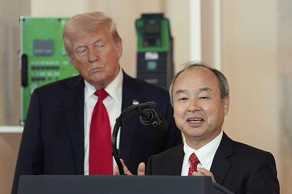 美媒:孙正义与特朗普要在美国多地打造类似于深圳的工业园区,“近乎科幻” 美媒:孙正义与特朗普要在美国多地打造类似于深圳的工业园区,“近乎科幻”