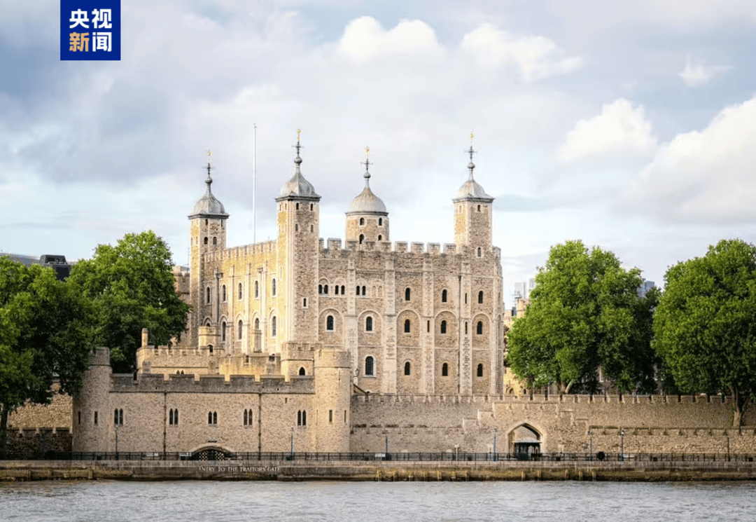 因王冠展柜遭破坏 英国伦敦塔暂时关闭