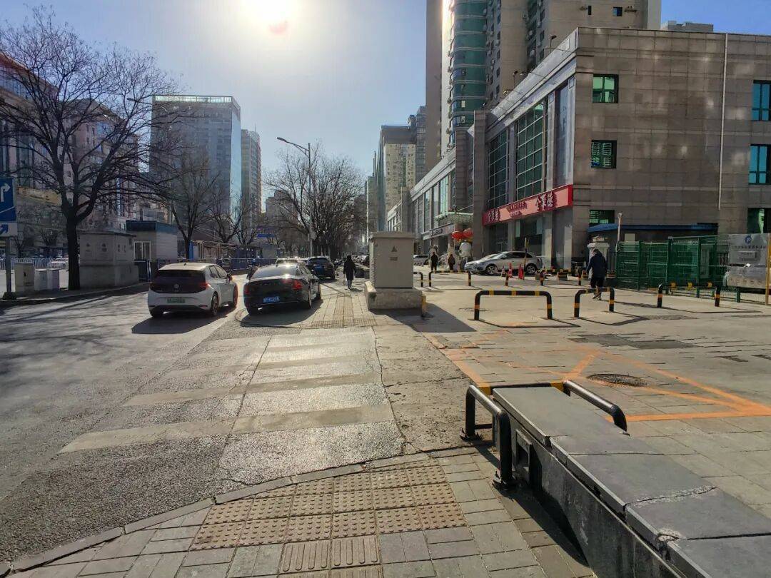 别吹了，AI眼镜没那么神