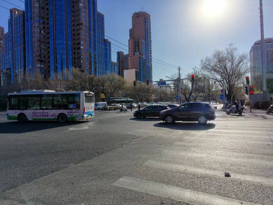 别吹了，AI眼镜没那么神