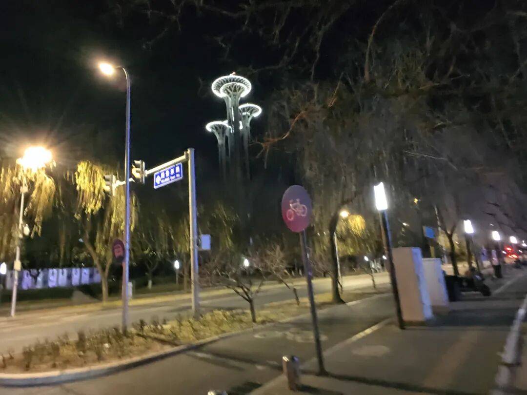 别吹了，AI眼镜没那么神