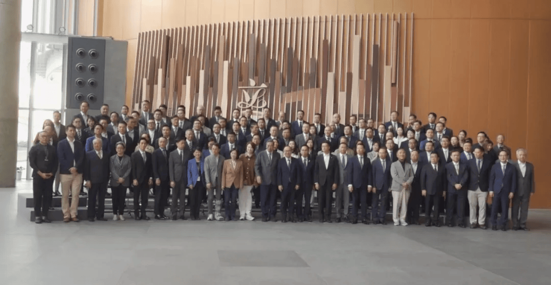 香港新一届立法会议员亮相：全力推进火灾善后工作_居民_梁君彦_发展