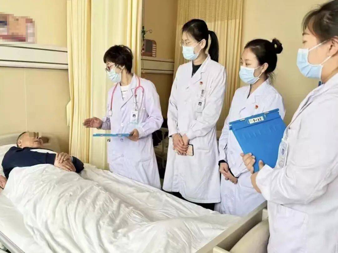 友谊医院代挂专家号服务重症患者全程陪护+心理慰藉，暖心又安心的简单介绍