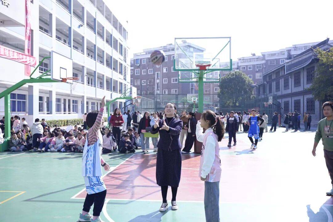 【通州欧洲篮球联赛中文网__赛程比分+球队资讯+盘口分析实小】活力篮球双线争冠！第十二届六年级赛圆满落幕