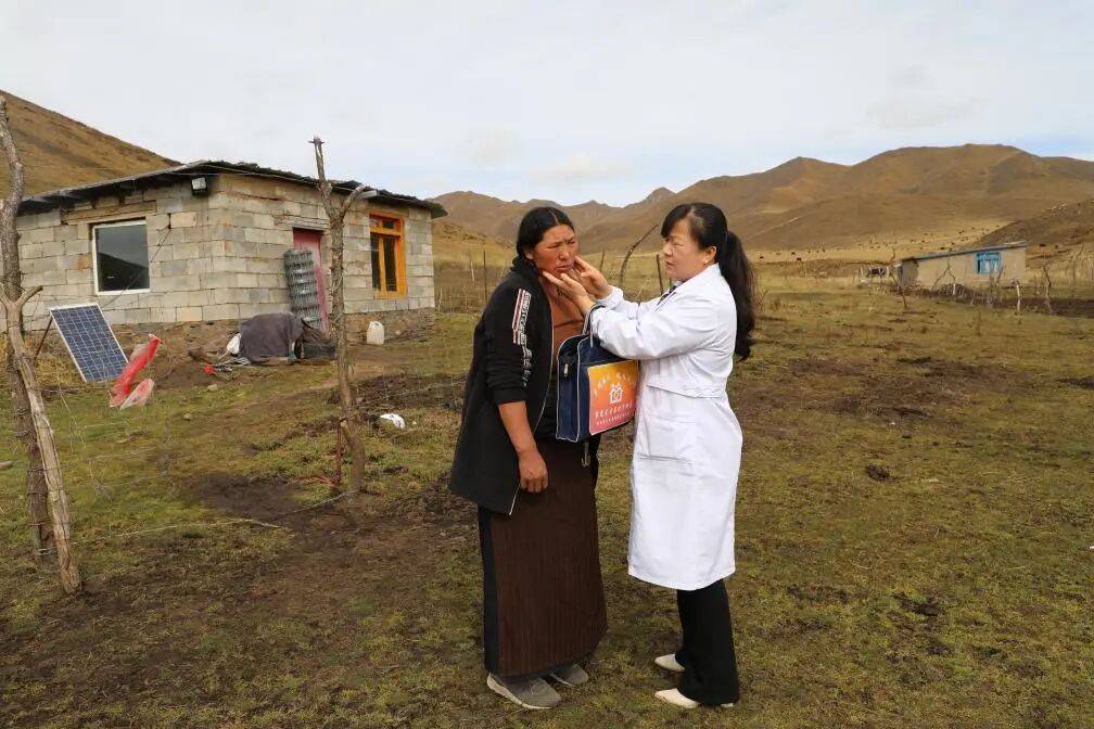 草原上的“曼巴” 偏远牧区的“健康使者”