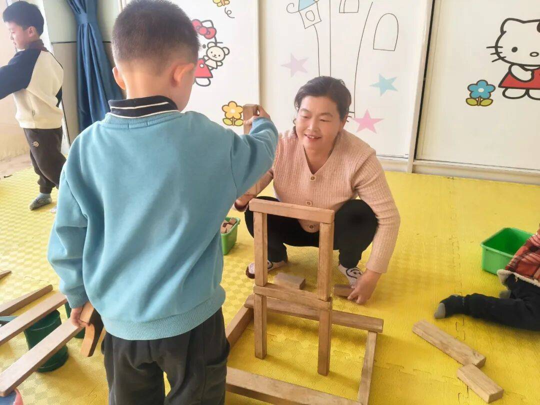 荣成市港西镇中心幼儿开展家长室内