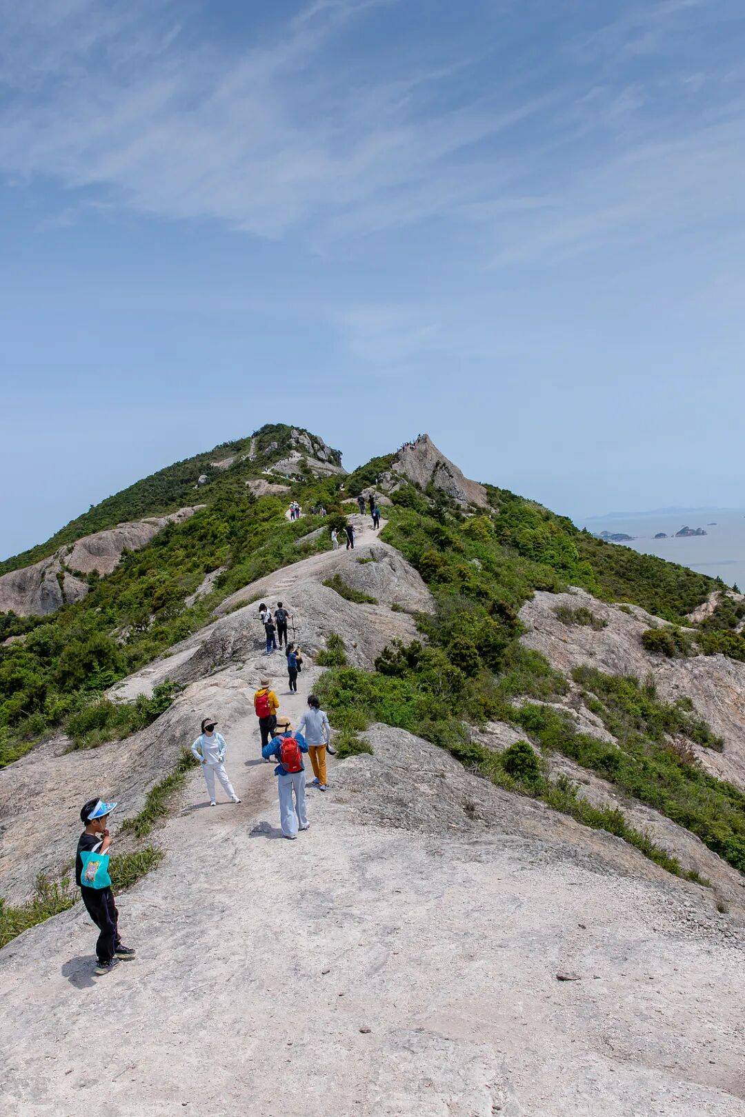 图片[3]-最近的上海城巴佬，周未爬山都要排大队了?-华闻时空