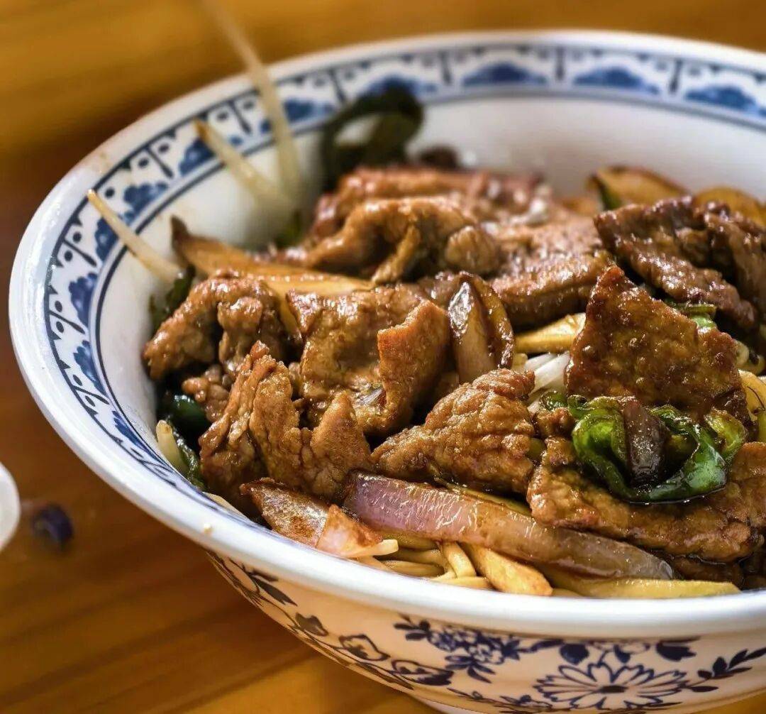 萧山这家新面馆主打拌川,全是女师傅!口口相传有意思,做到城厢好评第一?_生活_蓓蓓_一家