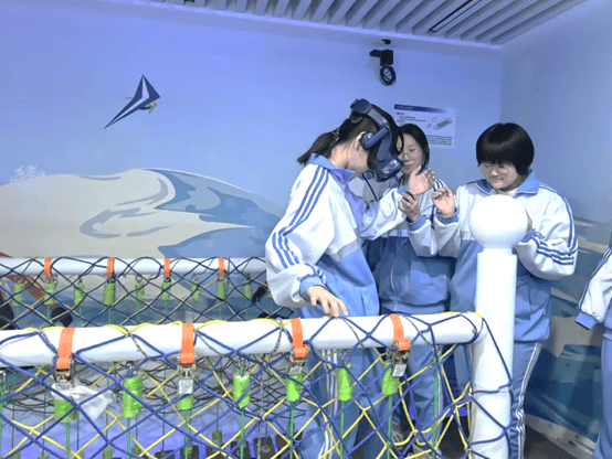 通辽一中始终坚持"科学教育"特色,通过多元化的实践活动为学生成长