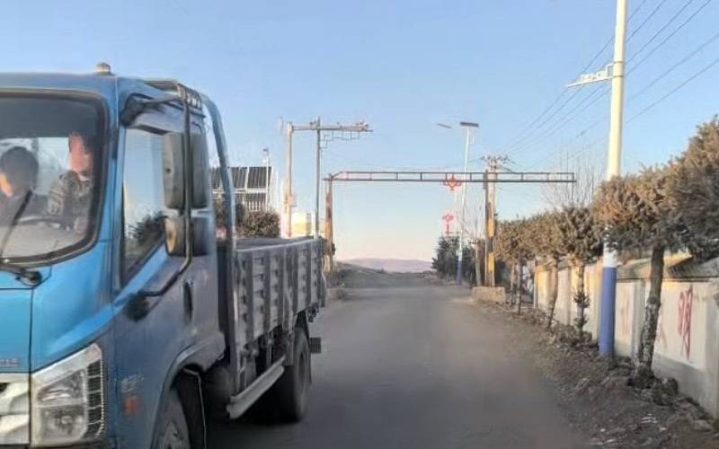 3.5米高的限高杆：村路保护与农户的运粮需求之争