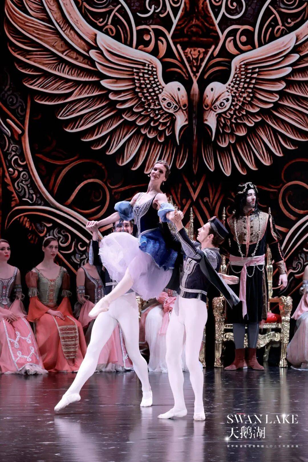 balletswan lake在柴可夫斯基构建的宏大的音乐场景中人物的内心被用