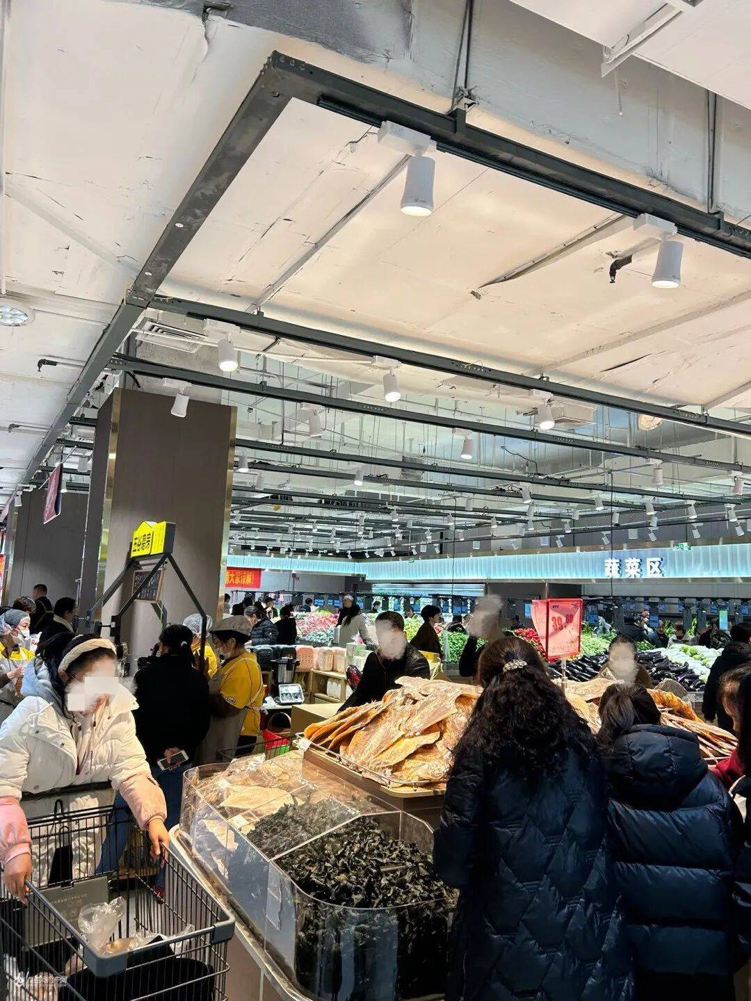 万达芙思特超市新增熟食就餐区!