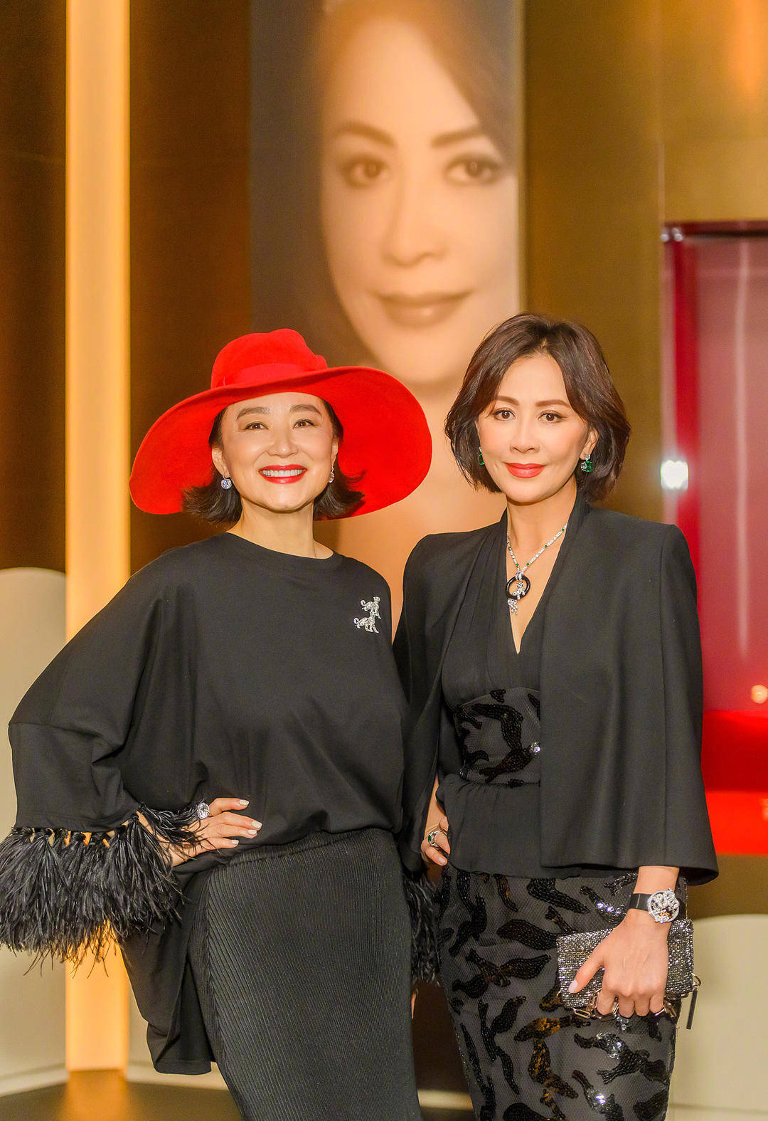 刘嘉玲曝林青霞家中的麻将房挂“东方不败”照片:坐在她家里面打麻将要吓死了