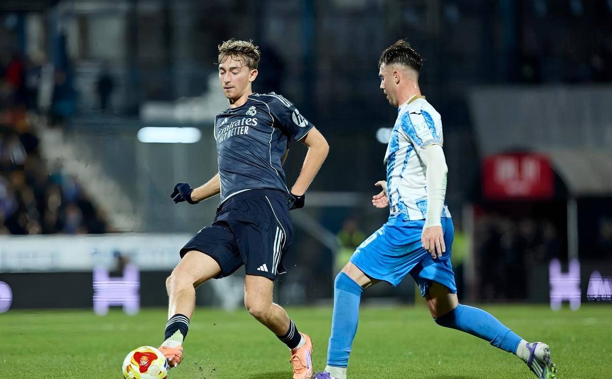 原创             足坛荣耀与落寞：曼城进四强，姆巴佩演帽子戏法，大巴黎六冠王封神