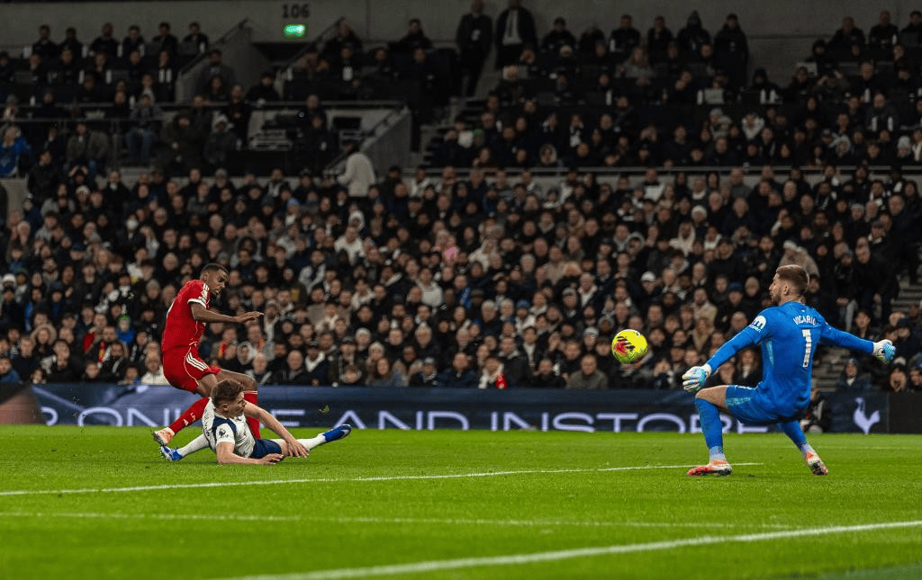 英超|1.25亿英镑挖来的强援伊萨克重伤，苦不苦，看看利物浦